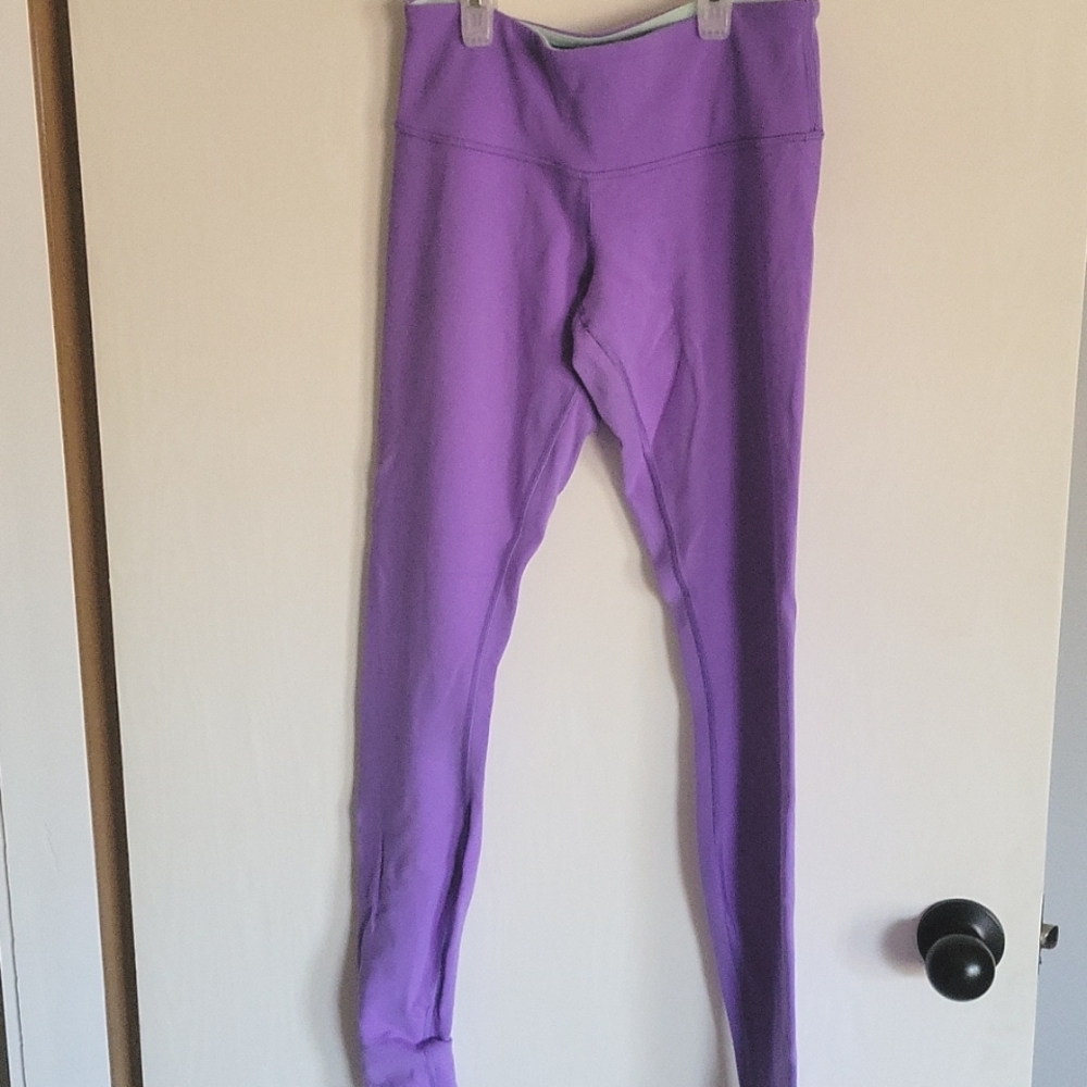 Reversible size 4 wunder under leggings Lululemon